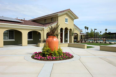 Parc Grove Commons Apartments - Fresno, CA