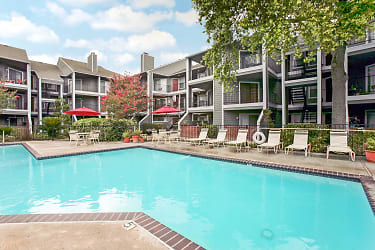 Doral Club Apartments - San Antonio, TX