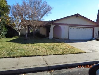 135 Raleigh Dr - Vacaville, CA