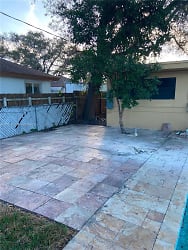4572 SW 24th Ave - Fort Lauderdale, FL