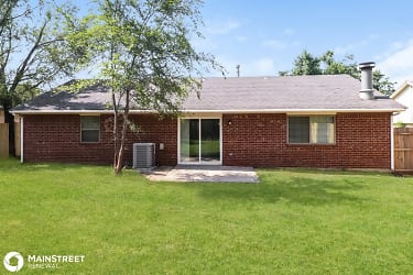 10129 Isaac Dr - Midwest City, OK