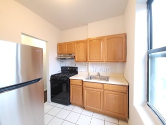 30-17 34th St unit 3C - Queens, NY