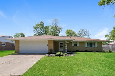 1971 Southlawn Dr - Fairborn, OH