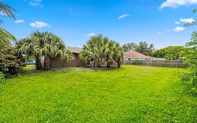 2374 SW Woodridge St - Port Saint Lucie, FL