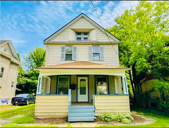 78 E Mapledale Ave - Akron, OH