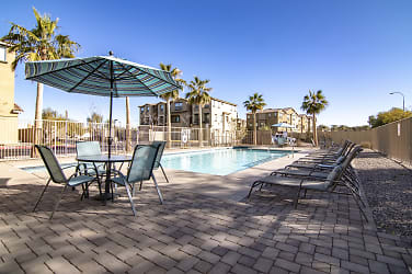 Luxury Townhomes At Park Tower Apartments - Chandler, AZ