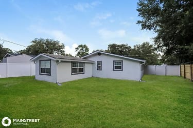 1702 Holliday Dr - Casselberry, FL
