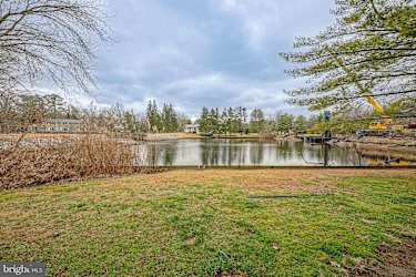 102 Lakeside Dr - Medford, NJ