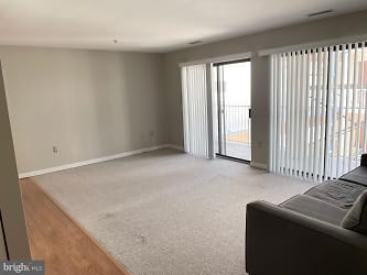 2702 Lighthouse Point E #635 - Baltimore, MD