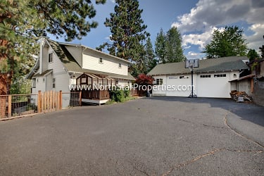 235 NW 17th St - Bend, OR
