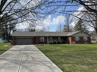 7856 Creekview Cir - Indianapolis, IN