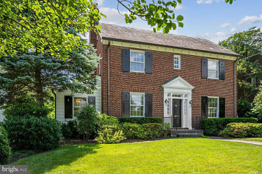 114 Summerfield Rd - Chevy Chase, MD