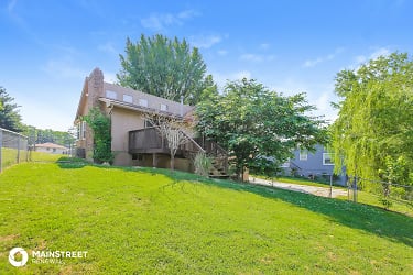 332 S Kendall Ave - Independence, MO