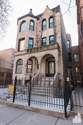 3152 N Pine Grove Ave - Chicago, IL