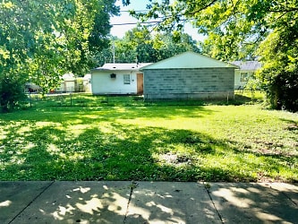 4616 E Indian Trail - Louisville, KY