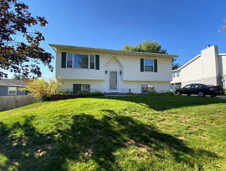 1916 49th St NW - Rochester, MN