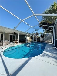 18637 Tampa Rd - Fort Myers, FL