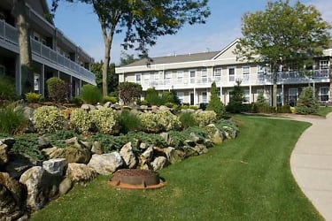 Fairfield Lakeside At Moriches Apartments - Moriches, NY