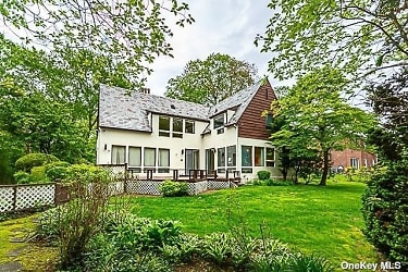 15 Mirrielees Rd - Great Neck, NY
