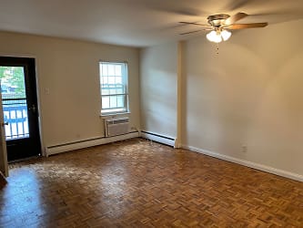 16 W Montgomery Ave unit 00 20 - Ardmore, PA