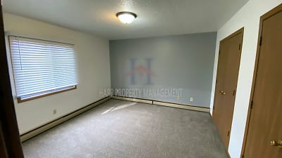 2300 S Sycamore Ave unit 12 - Sioux Falls, SD