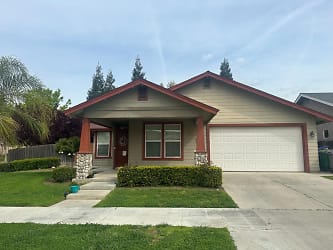 470 W Lilac Ave - Reedley, CA