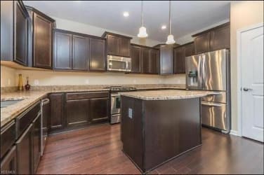 6642 Park Pointe Ct - Pepper Pike, OH
