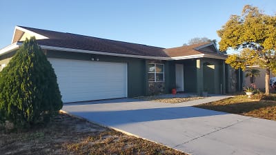 6742 Larchmont Ave - New Port Richey, FL