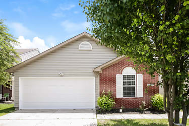4231 Village Trace Dr - Indianapolis, IN