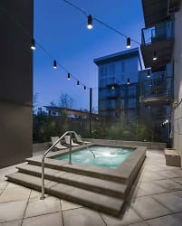 Milehouse Apartments - Redmond, WA