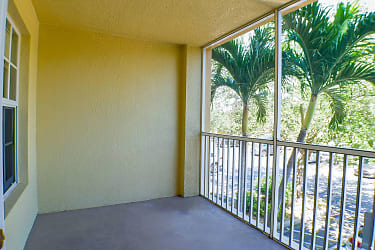 4113 Residence Drive unit 211 - Fort Myers, FL
