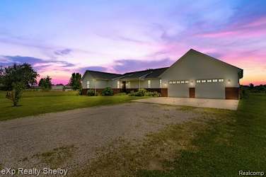 56830 Romeo Plank Rd - Macomb, MI