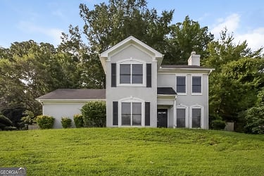 3124 Green Valley Dr - East Point, GA