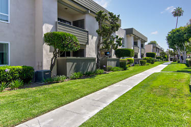 Regency Plaza Apartments - Anaheim, CA