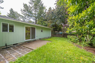 9523 SW 6th Ave - Portland, OR