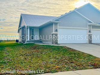 2675 Tracy Ave - Van Meter, IA