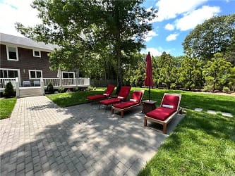 10 Pennant Ln - East Quogue, NY