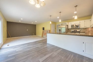 475 Tanglewood Dr - Shoreview, MN