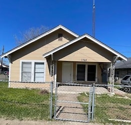 1725 McFerrin Ave - Waco, TX