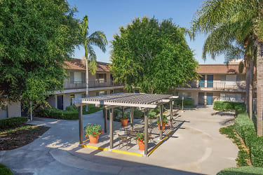 Huntington Highlander Apartment Homes - Huntington Beach, CA