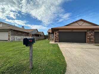 520 Peppertree Ln - Midwest City, OK
