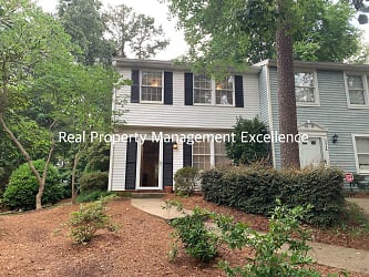 7748 Crown Crest Ct - Raleigh, NC