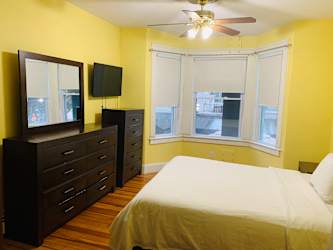 2ndbedroom 1.jpg