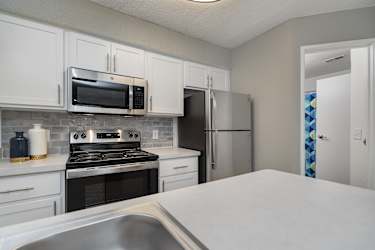 4900 Heather Dr - Dearborn, MI
