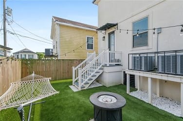 5803 Franklin Ave - New Orleans, LA