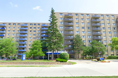 Carlyle Tower Apartment Homes - Southfield, MI