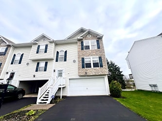 119 Antler Hollow Dr - Cranberry Township, PA