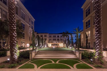Villas Fashion Island Apartments - Newport Beach, CA