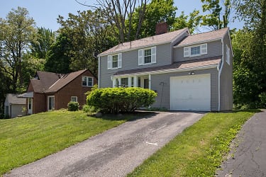 2030 Staunton Rd - Cleveland Heights, OH