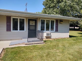 2523 Perry Park Ave unit 2524 3 - Perry, IA
